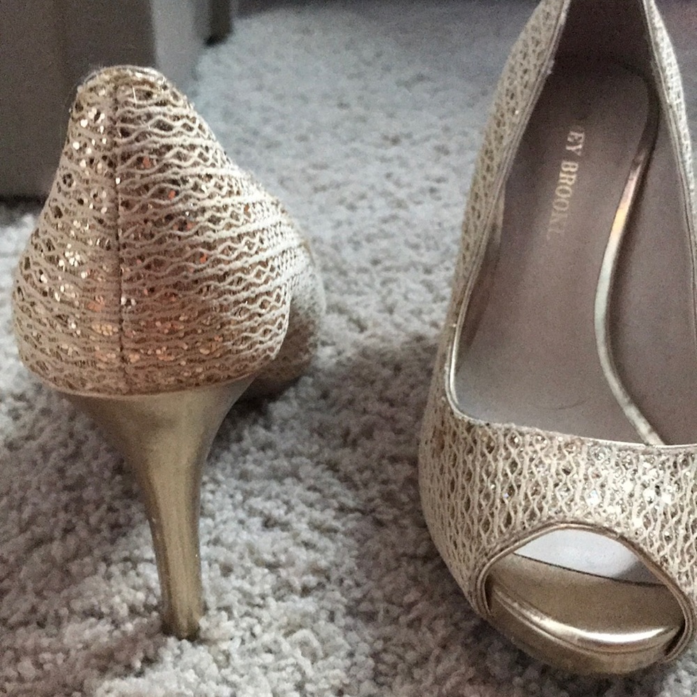 Heels - Picture 2 of 3